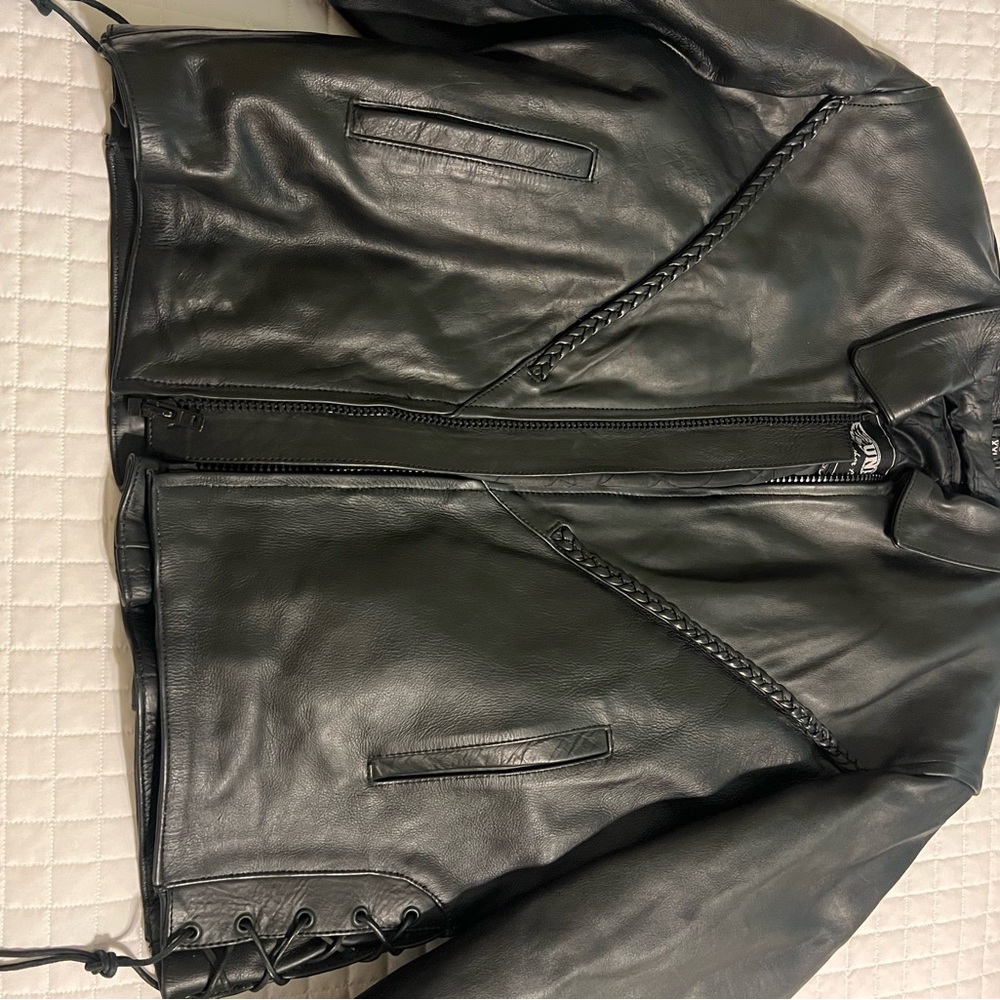 Unik Black Bomber Jacket with Ribbed Cuffs